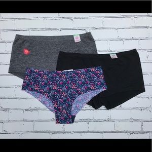 SO Lot Of Three No Show Hipster And Girlshorts